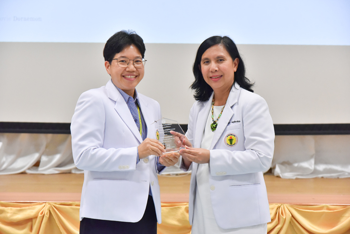 พิธีรับมอบโล่เกียรติคุณอาจารย์ในดวงใจ