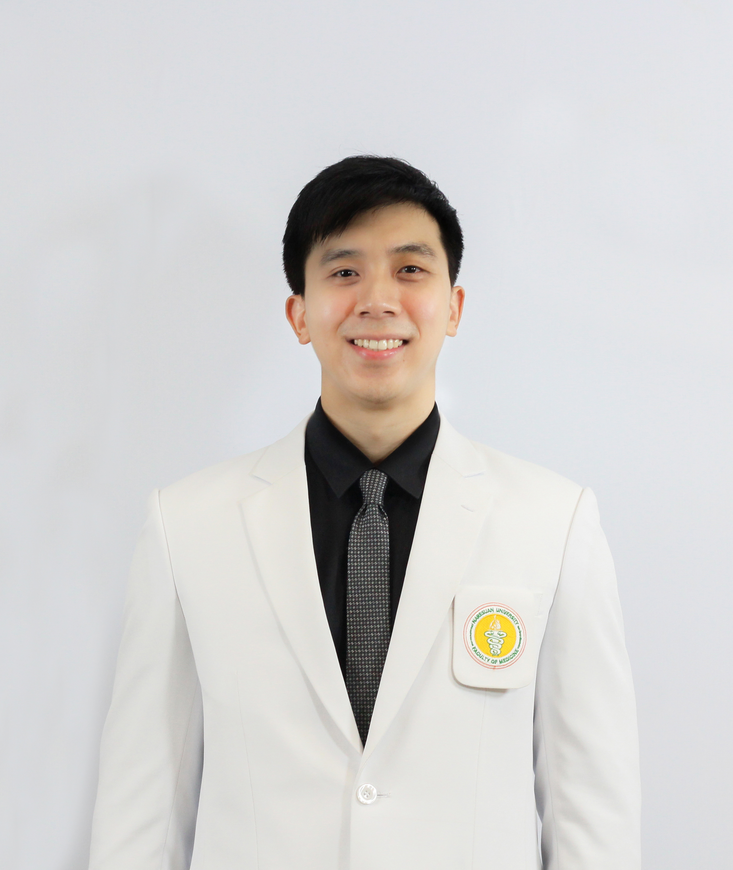 อ. นพ.ก้องภพ เรียวสงวนวงศ์