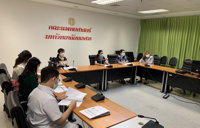 การสัมภาษณ์นิสิตแพทย์เพื่อเป็นตัวแทนในโครงการแลกเปลี่ยนนิสิตแพทย์เพื่อการศึกษาวิจัยจากสมาพันธ์นิสิต นักศึกษาแพทย์นานาชาติแห่งประเทศไทย (IFMSA Thailand Standing Committee on Research Exchange)