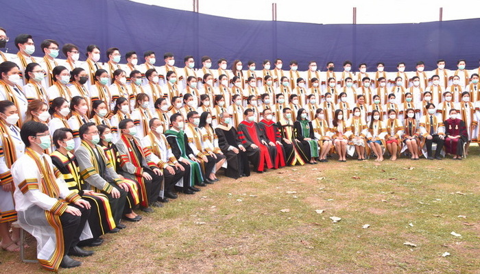พิธีพระราชทานปริญญาบัตรแก่ผู้สำเร็จการศึกษาจากมหาวิทยาลัยนเรศวร ประจำปีการศึกษา 2563