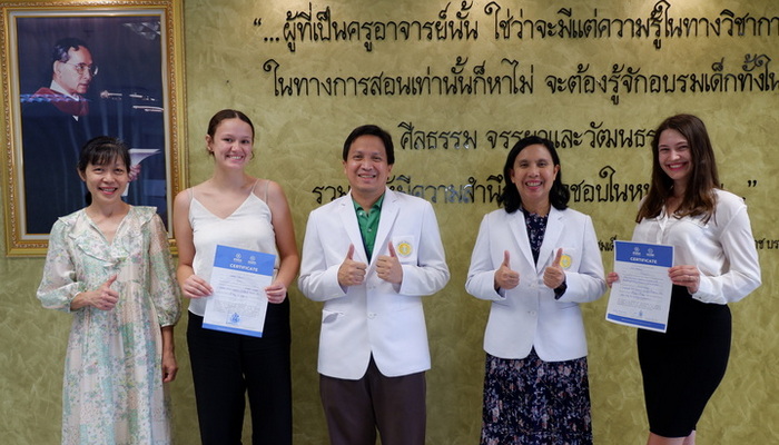 โครงการแลกเปลี่ยนนิสิตแพทย์เพื่อการศึกษาวิจัย (Miss Emma Zobokova) และโครงการแลกเปลี่ยนนิสิตแพทย์ทางด้านวิชาชีพระหว่างประเทศ (Miss Salome Herault)
